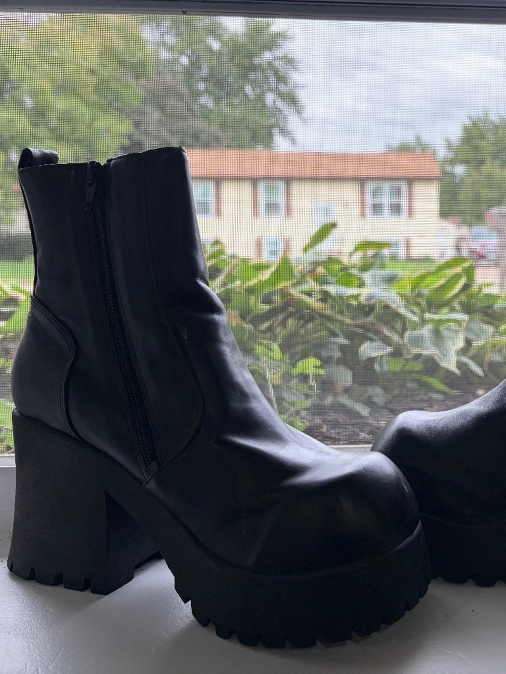 Black Chunky Heeled Ankle Boots – Platform Lug Sole – Size 9